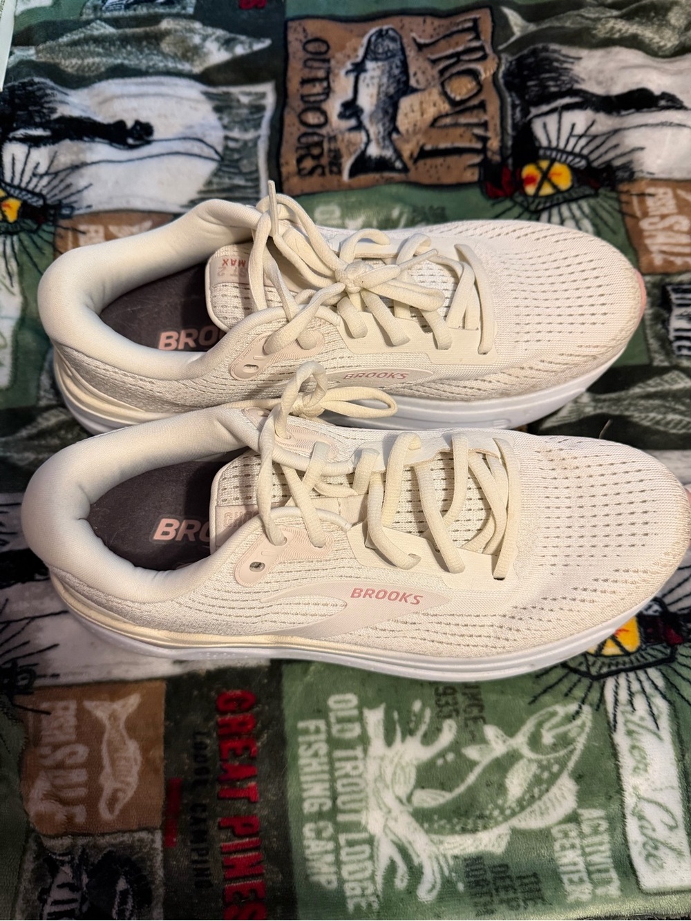 Brooks Women's Light Cream/Pink Lace-Up Running Shoes